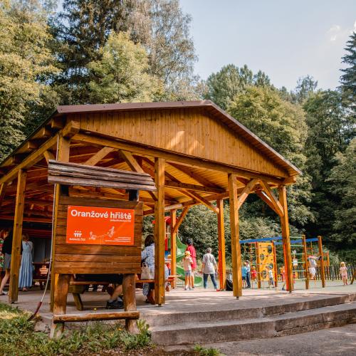 Velká Úpa zrekonstruovala Oranžové hřiště