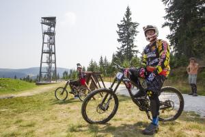 Jan Čepelák ovládl sjezd horských kol Czech DH Open Race v Peci pod Sněžkou